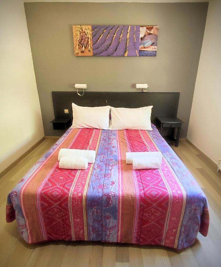 Hotel Restaurant Gite Les Lavandins Saint-Christol  Ngoại thất bức ảnh